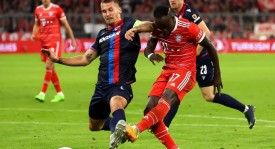 西甲巴萨险胜，德甲黑马领跑，曼联旧将助巴黎逆袭，欧洲联赛风云变幻